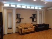 Satılır 3 otaqlı 90 m2 köhnə tikili Moskva univermağı