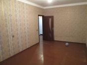 Satılır 2 otaqlı 60 m2 köhnə tikili Ukrayna dairəsi