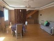 İcarəyə verilir 5 otaqlı 320 m2 bağ evi Şüvəlan