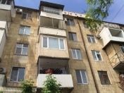 Satılır 3 otaqlı 75 m2 köhnə tikili İnşaatçılar m.