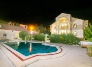 İcarəyə verilir 5 otaqlı 400 m2 həyət evi Badamdar