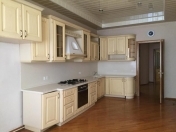 İcarəyə verilir 4 otaqlı 175 m2 yeni tikili Neftçi bazası