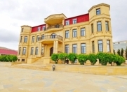 Satılır 10 otaqlı 1300 m2 bağ evi Novxanı