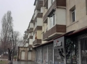 Satılır 2 otaqlı 55 m2 köhnə tikili Yasamal r.