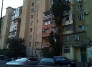 Satılır 4 otaqlı 100 m2 köhnə tikili Azadlıq prospekti m.