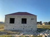 Satılır 3 otaqlı 3.3 m2 həyət evi Ramana