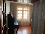 Satılır 5 otaqlı 107 m2 köhnə tikili Binəqədi r.