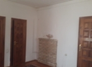 Satılır 4 otaqlı 150 m2 obyekt İnşaatçılar m.