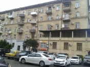 Satılır 2 otaqlı 65 m2 köhnə tikili Yasamal r.