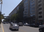 Satılır 2 otaqlı 55 m2 köhnə tikili Ayna Sultanova heykəli