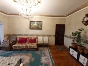 Satılır 2 otaqlı 50 m2 köhnə tikili Ayna Sultanova heykəli