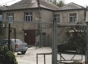 Satılır 10 otaqlı 2.4 m2 həyət evi Ağ şəhər