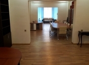 İcarəyə verilir 3 otaqlı 100 m2 ofis Şah İsmayıl Xətai m.