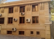 İcarəyə verilir 7 otaqlı 250 m2 ofis Səbail r.