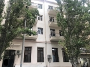 Satılır 6 otaqlı 220 m2 köhnə tikili 28 May m.