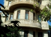 Satılır 5 otaqlı 390 m2 həyət evi Bakıxanov