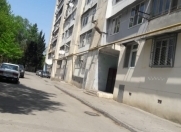 Satılır 3 otaqlı 90 m2 köhnə tikili İnşaatçılar m.