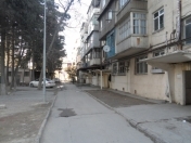 Satılır 2 otaqlı 50 m2 köhnə tikili Ayna Sultanova heykəli