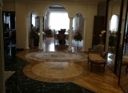 Satılır 7 otaqlı 350 m2 yeni tikili 28 May m.