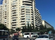 Satılır 3 otaqlı 133 m2 yeni tikili Azadlıq prospekti m.