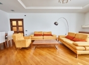 İcarəyə verilir 3 otaqlı 140 m2 yeni tikili 28 May m.