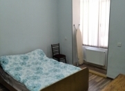 İcarəyə verilir 1 otaqlı 28 m2 köhnə tikili Heydər Əliyev sarayı