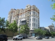 İcarəyə verilir 3 otaqlı 180 m2 yeni tikili Rusiya səfirliyi