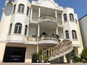 Satılır 7 otaqlı 660 m2 villa 8 mkr