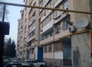 Satılır 2 otaqlı 56 m2 köhnə tikili İnşaatçılar m.