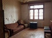 Satılır 2 otaqlı 60 m2 köhnə tikili Yasamal r.
