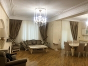 İcarəyə verilir 3 otaqlı 150 m2 yeni tikili Xətai r.