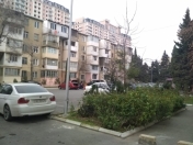 Satılır 2 otaqlı 52 m2 köhnə tikili Elmlər Akademiyası m.