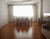 Satılır 2 otaqlı 65 m2 köhnə tikili İnşaatçılar m.