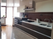 İcarəyə verilir 3 otaqlı 175 m2 yeni tikili Elmlər Akademiyası m.