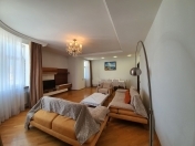 İcarəyə verilir 3 otaqlı 170 m2 yeni tikili Şah İsmayıl Xətai m.