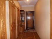 İcarəyə verilir 3 otaqlı 182 m2 yeni tikili Nizami m.