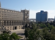 İcarəyə verilir 4 otaqlı 140 m2 köhnə tikili Səbail r.