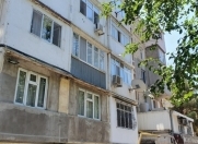 Satılır 2 otaqlı 45 m2 köhnə tikili Elmlər Akademiyası m.