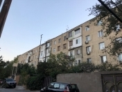 Satılır 2 otaqlı 62 m2 köhnə tikili İnşaatçılar m.