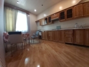 İcarəyə verilir 5 otaqlı 170 m2 bağ evi Novxanı