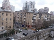 Satılır 2 otaqlı 60 m2 köhnə tikili Elmlər Akademiyası m.