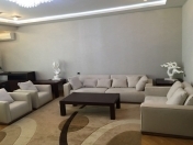 İcarəyə verilir 4 otaqlı 200 m2 yeni tikili 28 May m.