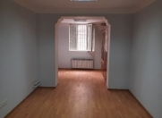 İcarəyə verilir 4 otaqlı 100 m2 ofis Şah İsmayıl Xətai m.