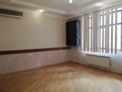 İcarəyə verilir 2 otaqlı 94 m2 ofis 28 May m.