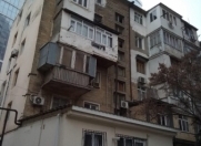 Satılır 2 otaqlı 31 m2 köhnə tikili Yasamal r.