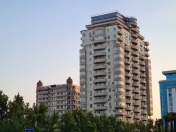 İcarəyə verilir 4 otaqlı 280 m2 yeni tikili 28 May m.