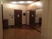 İcarəyə verilir 3 otaqlı 130 m2 yeni tikili Nizami m.