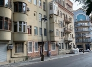 Satılır 3 otaqlı 81 m2 köhnə tikili Axundov bağı