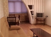 İcarəyə verilir 2 otaqlı 68 m2 köhnə tikili Elmlər Akademiyası m.