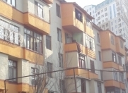 Satılır 2 otaqlı 60 m2 köhnə tikili Memar Əcəmi m.